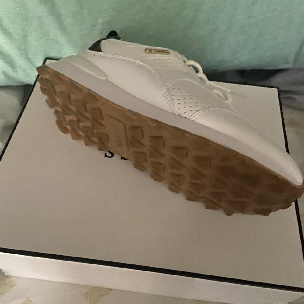 Guess sneakers used only once in good condition.